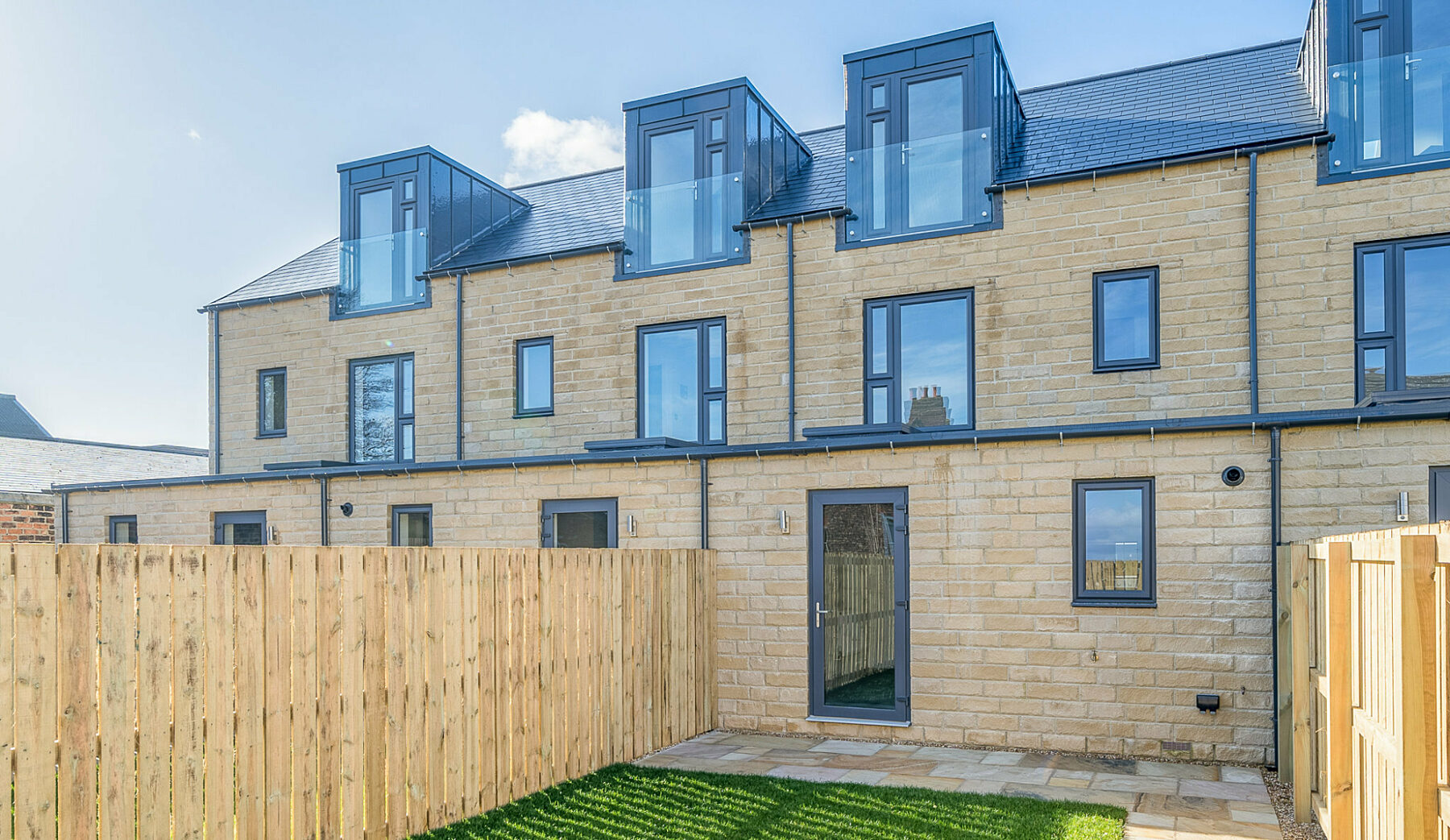 Contemporary Town Houses in Knaresborough • SIPSClays