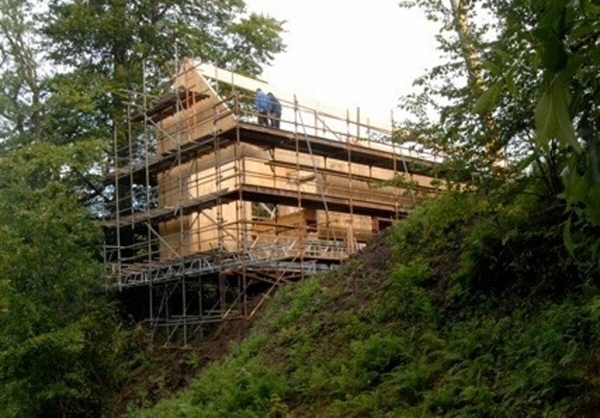 Photo: Cantilevering SIPs Home in Strathblane